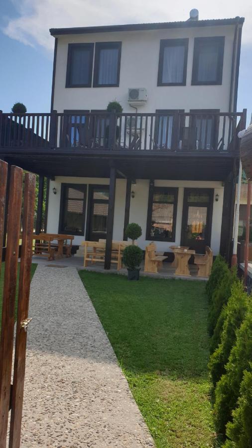 Бялата Къща Hotell Chakalarovo Eksteriør bilde